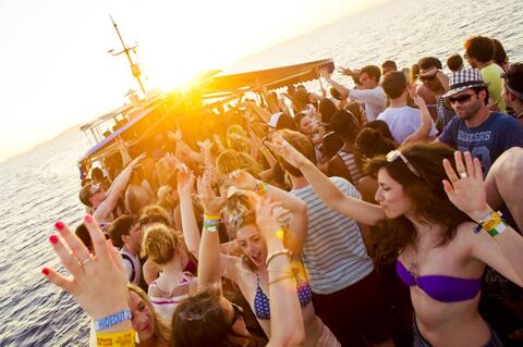 Despedidas en Cádiz: Despedidas originales con sabor andaluz - fiesta-en-barco-cadiz.jpg